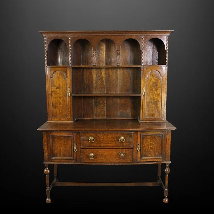 An Early 20th century Oak Welsh Hutch dresser and rack