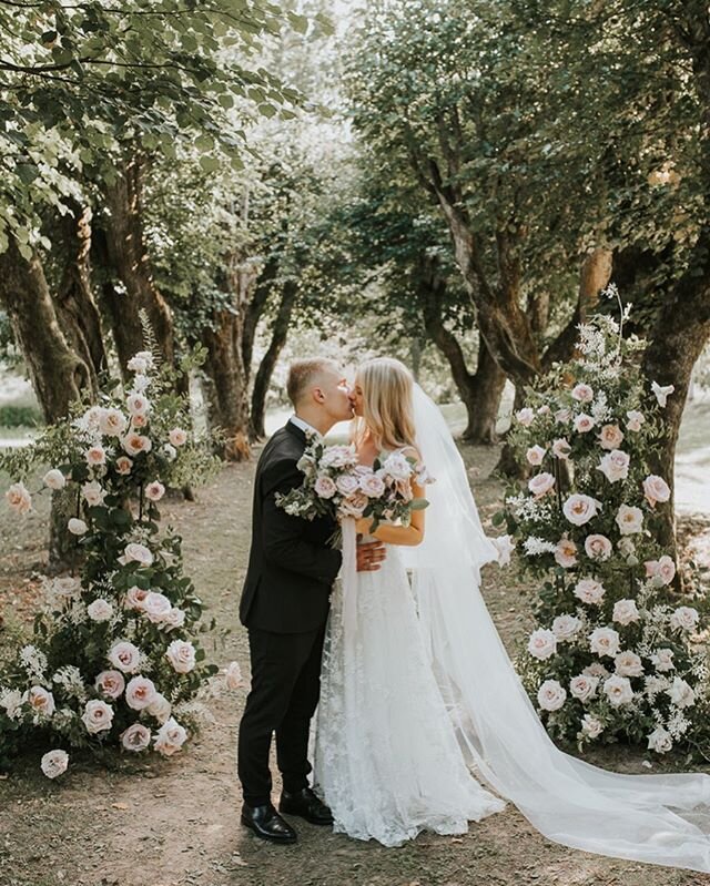 The amazing ceremony place 🌸
&bull;
&bull;
&bull;
&bull;

#radcouples #moonlightdaydreamers #wanderingweddings #heywildweddings #festivalbride #littlethingstheory #europewedding #latviawedding #fotografsriga #europeengagement #europephotographer #ba