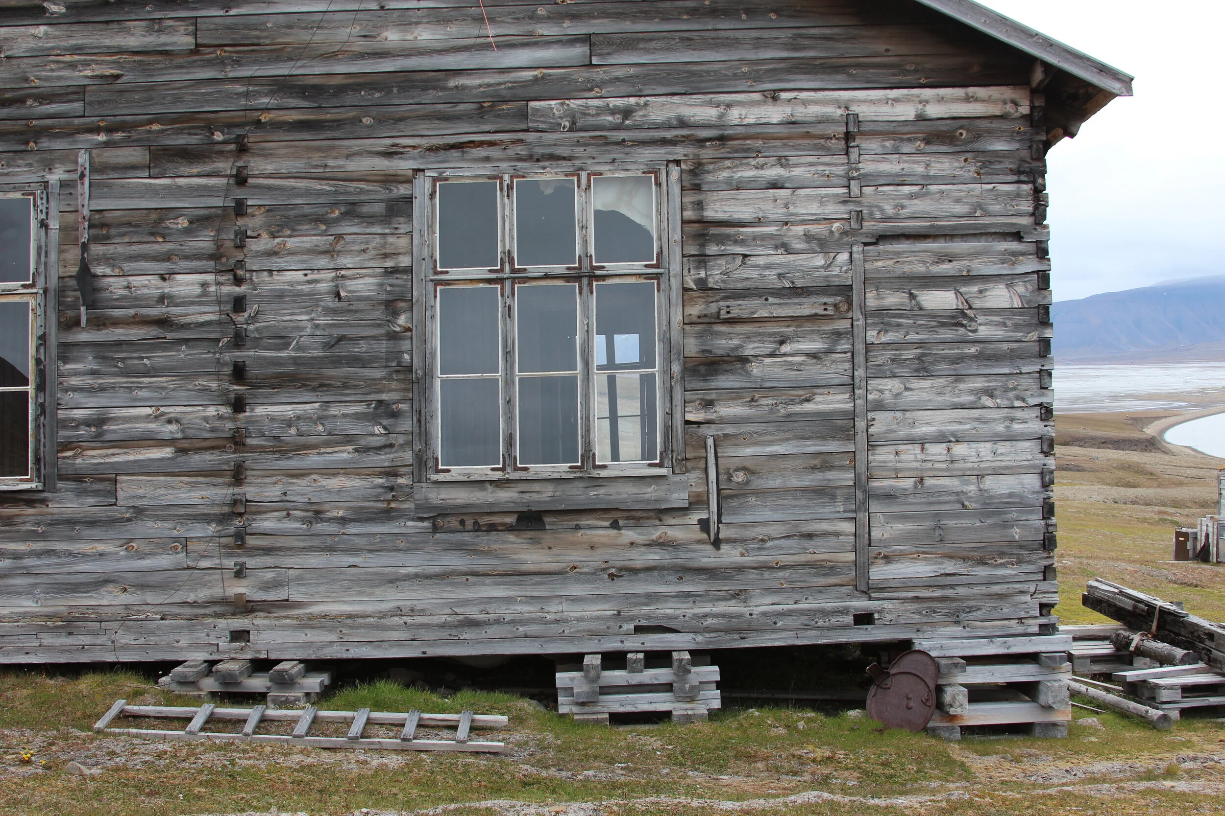 Reportasje i magasinet Kysten om kulturminner på Svalbard. August i 2020.