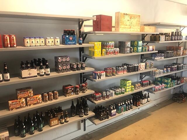Did you know it is Beer Can Appreciation Day? Come check out the new items we have in the bottle shop! Tell us in the comments what you would like us to get 👇🏻
.
.
.
.
.
#exploreyourpour #theavenue #gologreenville #drinklocal #craftbeer #ecu