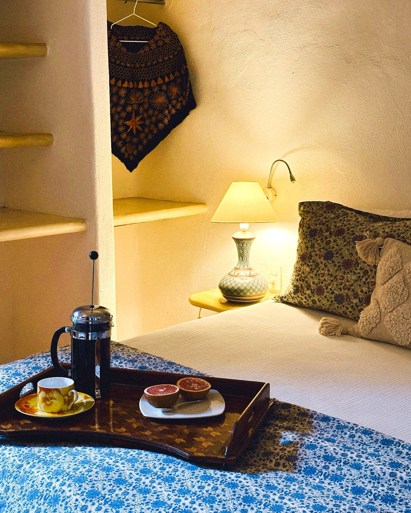 Good food, cozy vibes, and a place to call home for the night. Whether you&rsquo;re stopping by for a delicious meal at our bistro or relaxing in one of our comfortable rooms, we&rsquo;ve got everything you need to unwind. 
Come kick back, enjoy some