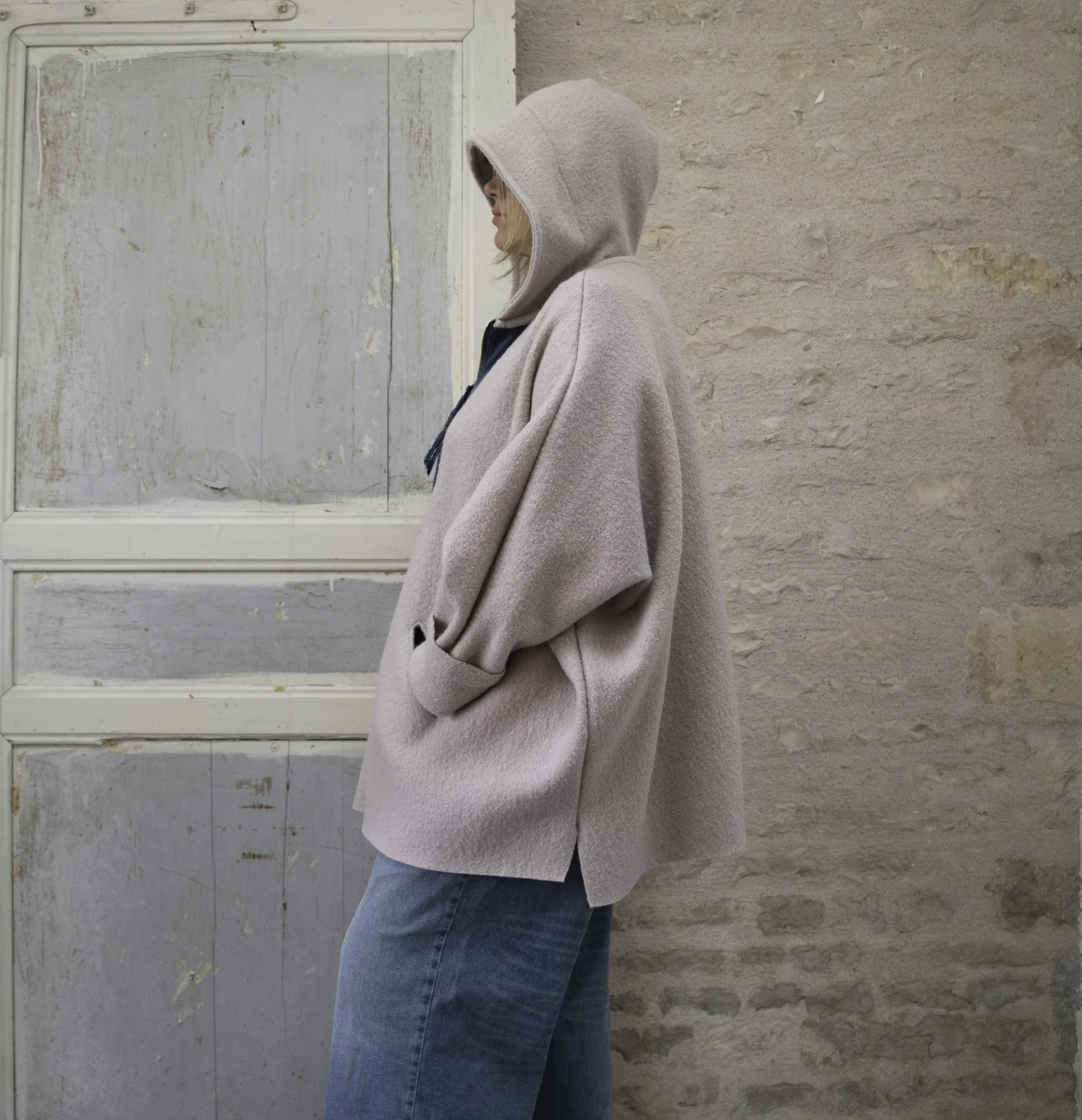 hoodie wool oversize top pockets.jpg