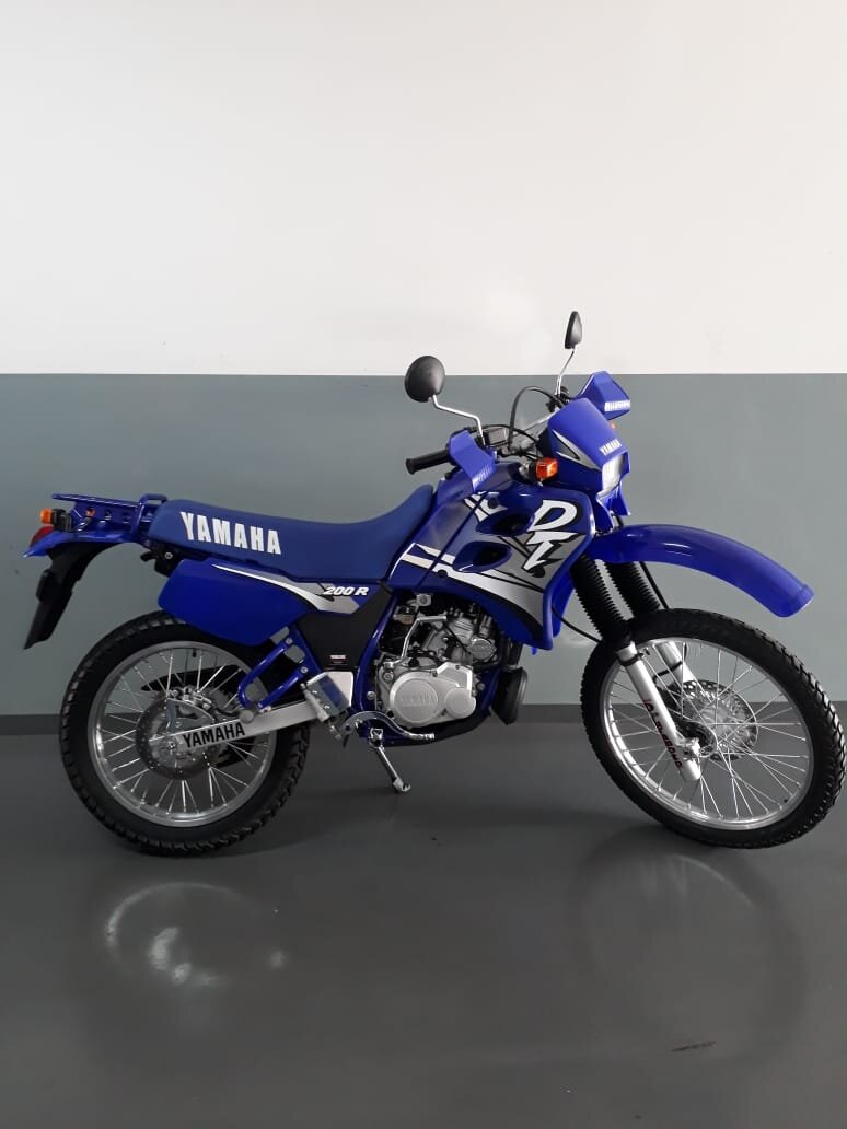 Yamaha-DT-200R tive pouco tempo pra andar em trilhas mas era um