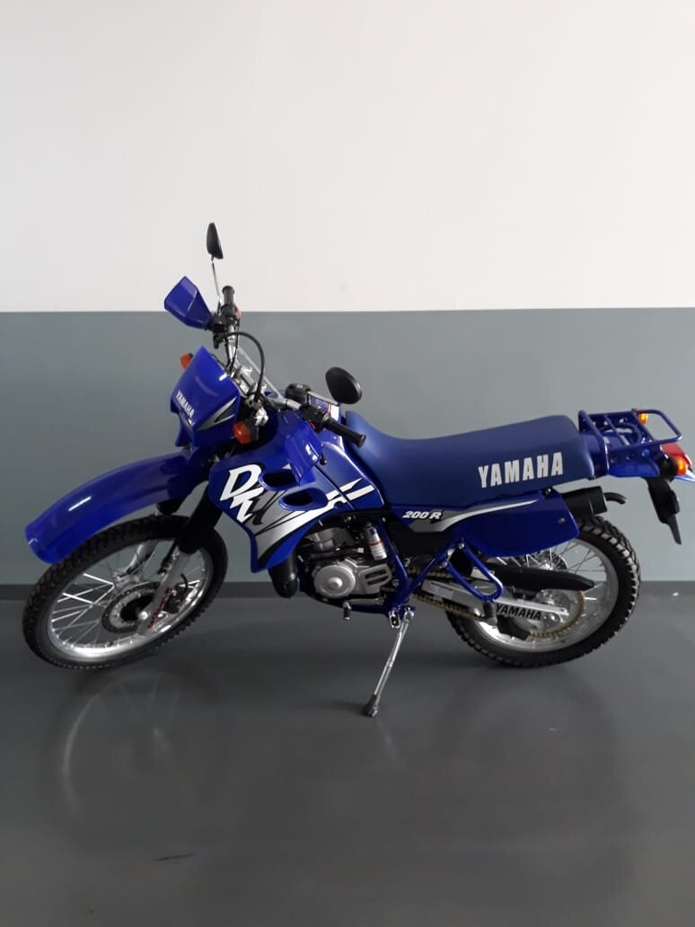 Das Antigas - Yamaha DT 180 é uma motocicleta com motor 2 tempos