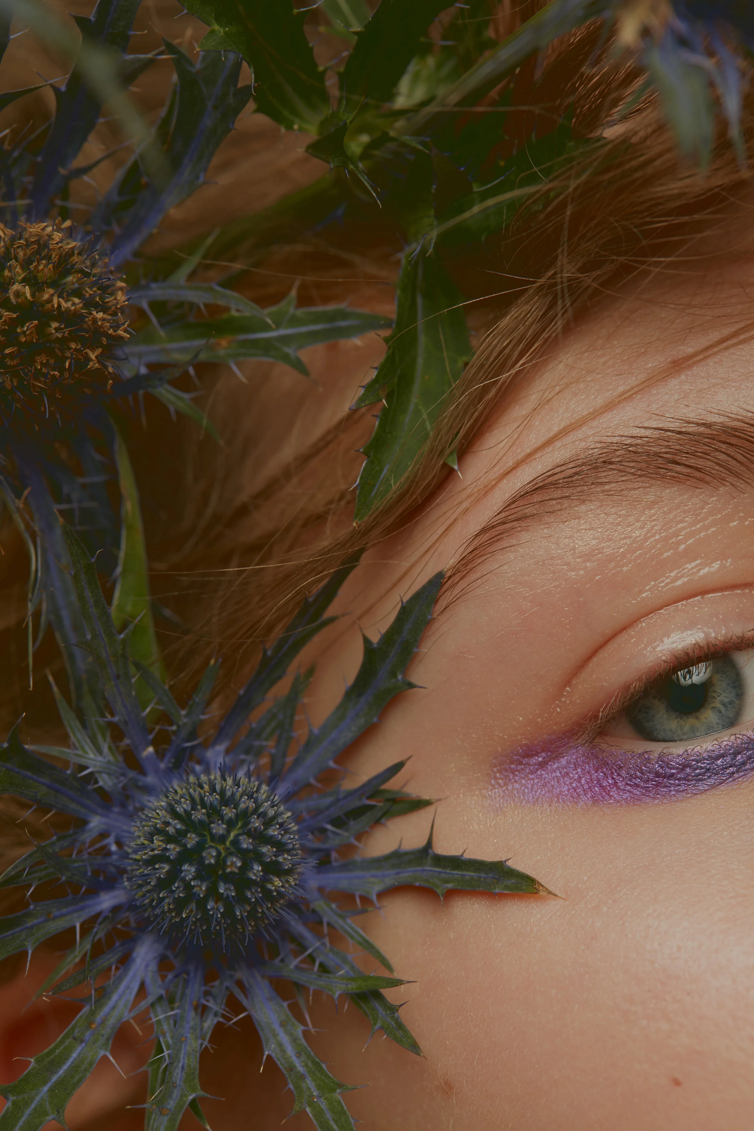 Eye brows MAKE UP FOR EVER, PRO MAKEUP LABORATORY. Eye shadows KIKO, NAKED. Lips DIOR BACKSTAGE