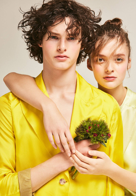 Isa: Dress SPORTMAX. Shoes MAX MARA. Yellow jacket ALYSI. Trousers MIRA. Shoes MARITA MORENO. Left page: Shoes FRATELLI ROSETTI