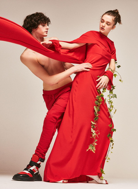Justin: Sweatpants CULPA. Sneakers, MATTEO PRESSAMARITI Isa: Asymmetric top MARIOS. Red dress GIORGIA ARCIDIACONO. Shoes 16R FIRENZE. Cuffs LOREDANA ROCCASALVA.