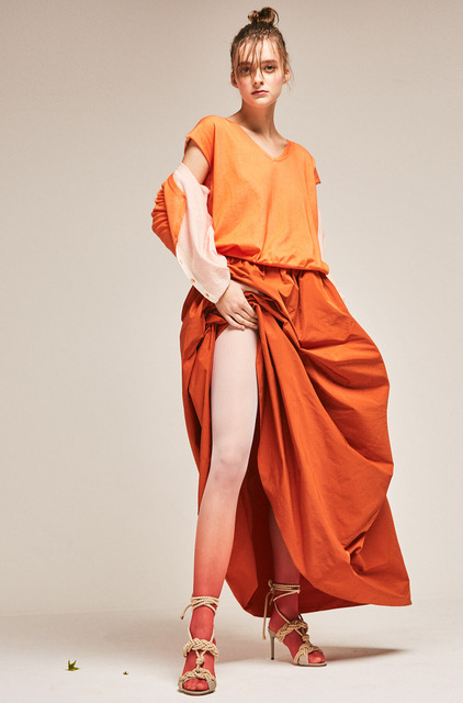 Isa: Skirt, top, cardigan ALEPH MILANO. Tights MARIOS. Shoes and belt MAX MARA
