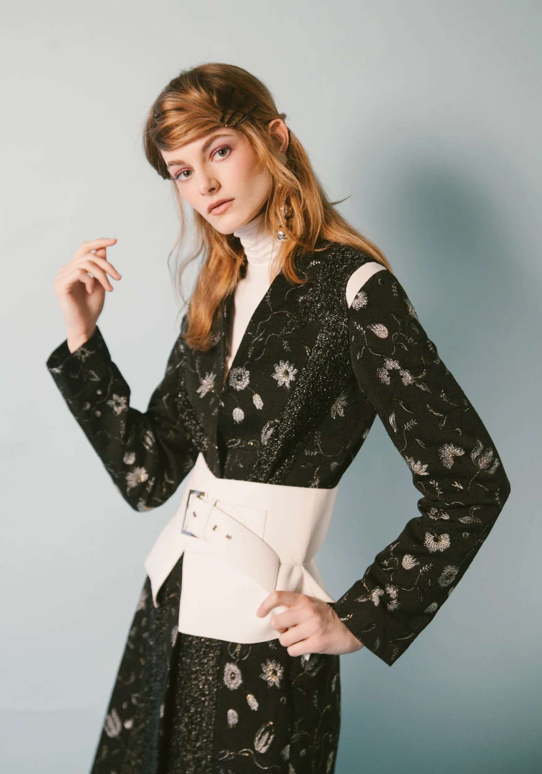 Jacket Elena Rudenko. Top Zara. Belt The Frankie Shop.M