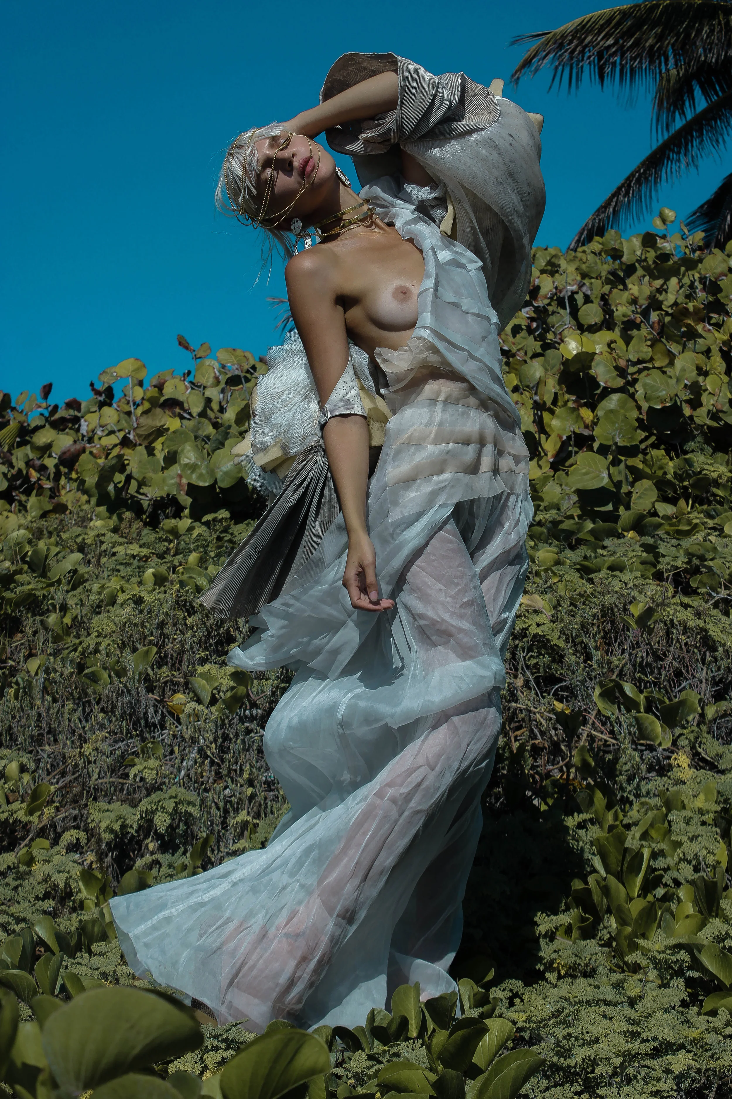 JUMPSUIT: Ana Blumen @ana_blumen JACKET: Maria Ponce @maria.ponce.n NECKLACE: Felina @felinajewelry HEADPIECE: Stylist Own