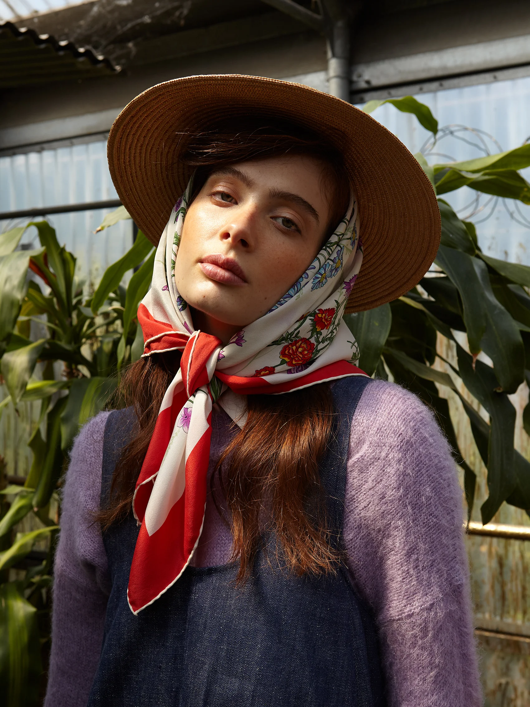 Hat TESI. Foulard GUCCI VINTAGE. Jumper ALYSI. Dress LEVIS