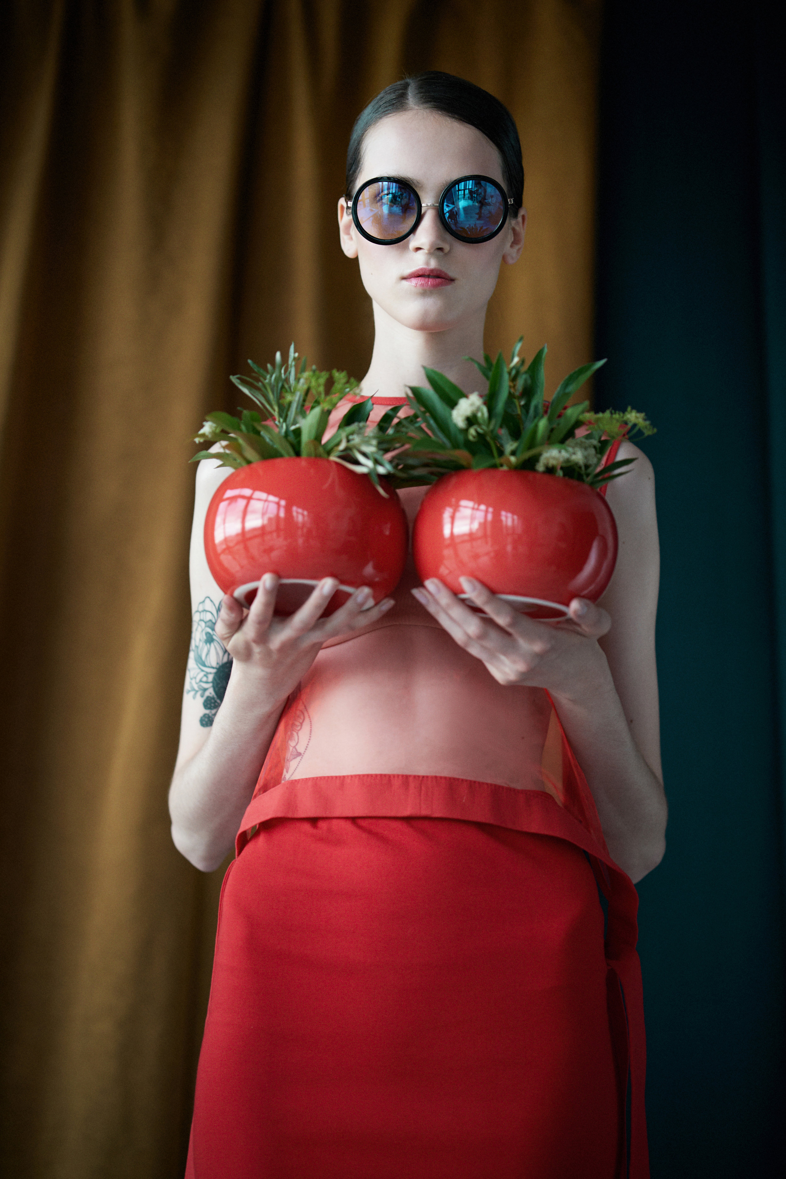 Blouse DerbentcevaT @derbentcevat. Skirt DerbentcevaT @derbentcevat. Glasses – property of stylist