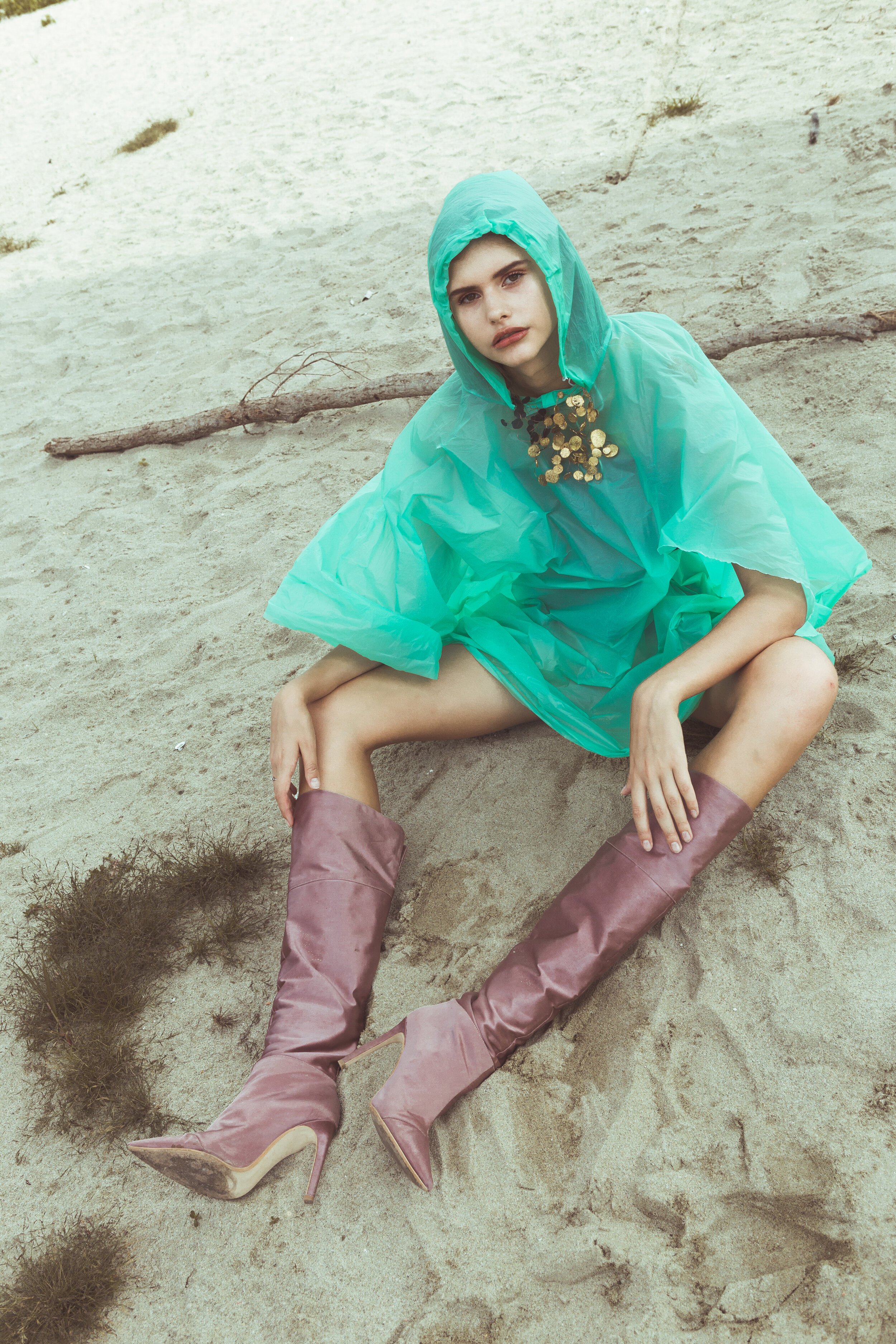 Collar Federica Cristaudo, boots Mangano