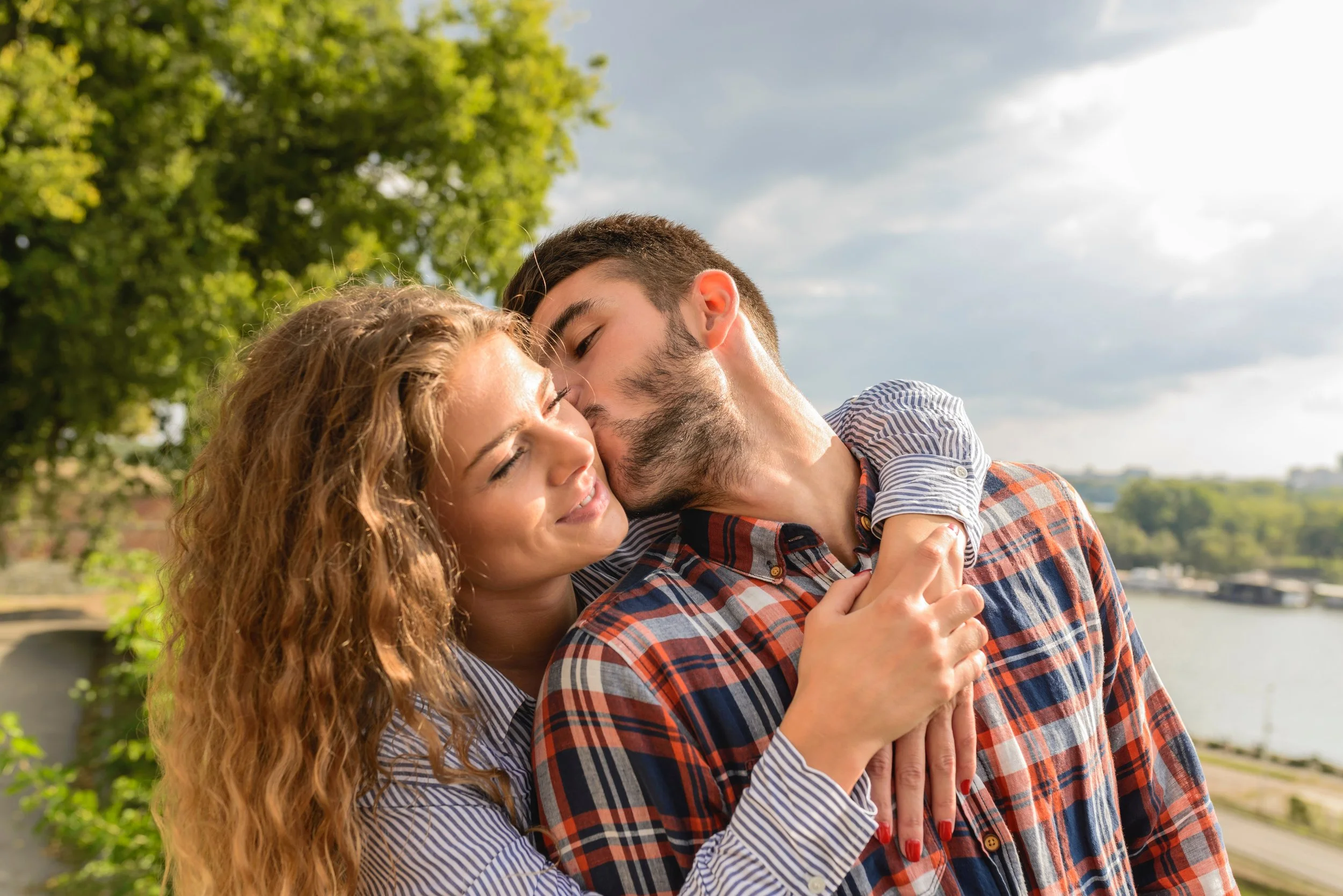 couple-embrace-happiness-984923.jpg