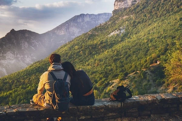 GABRIELLE-U-hetero-couple-backpacking-min.jpg