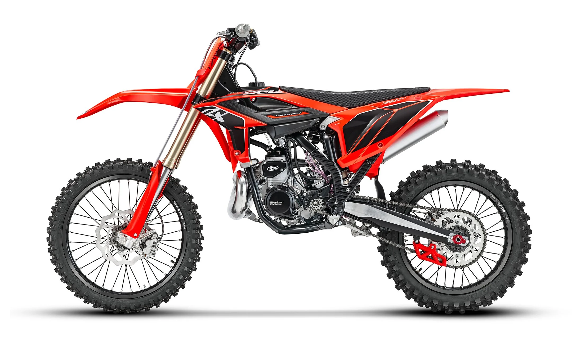 Betamotor-Motocross-RX-350-2T-MY27-textslider-1080x648-02-2.jpg