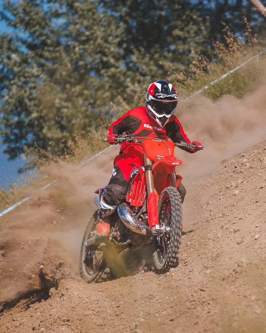 Betamotor-Motocross-RX-2T-MY27-cover-moto-864x1080-05.jpg