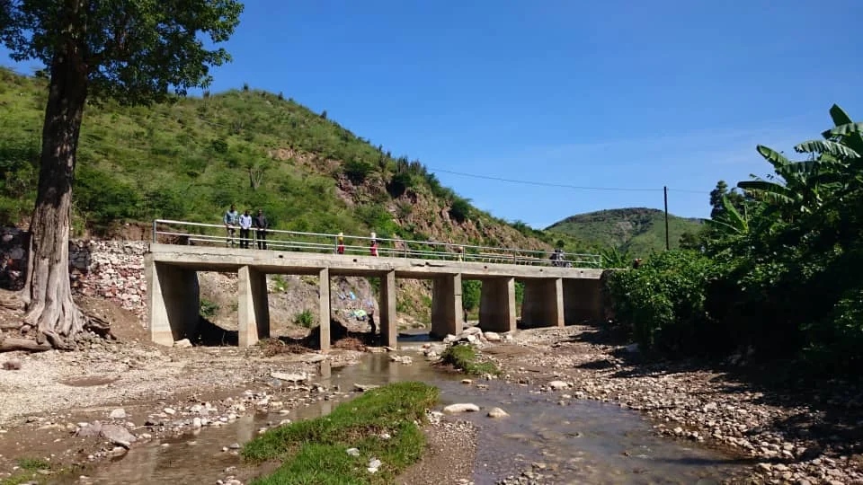 View of the new bridge over the south crossing of the La Couleuvre River.