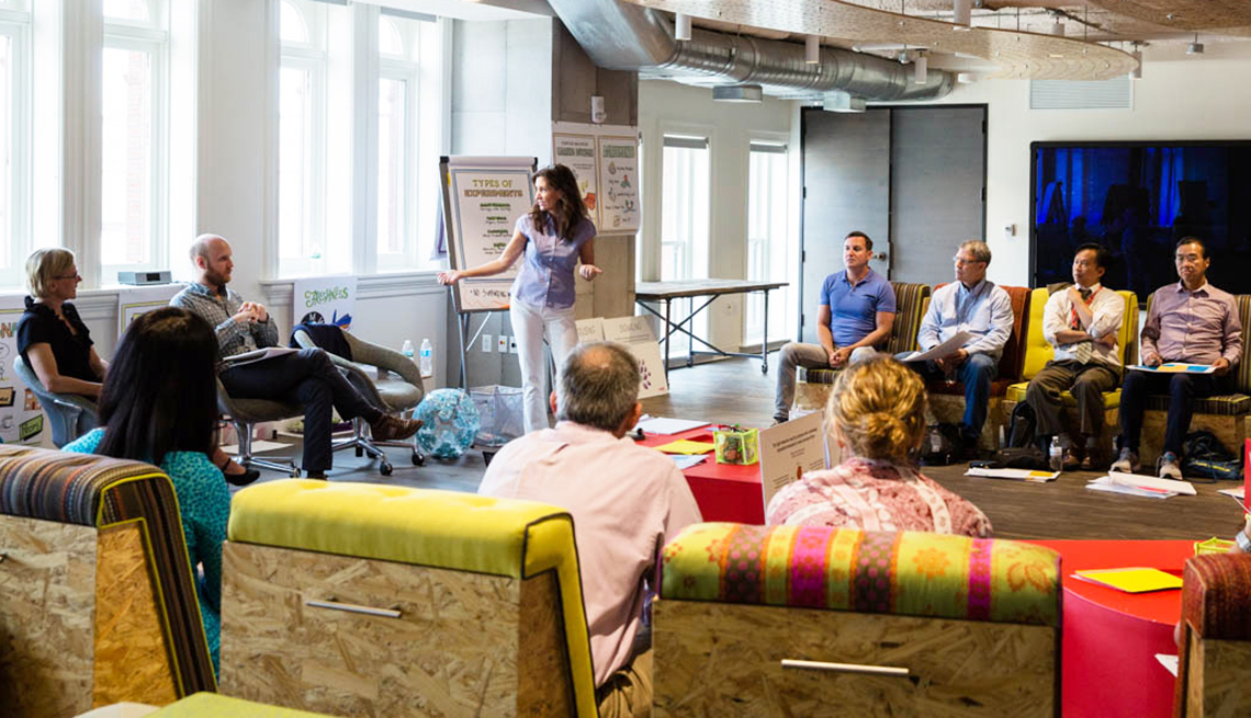 1140-hatchery-meeting.imgcache.rev345b96c43890fd05c835924b0448e666.jpg