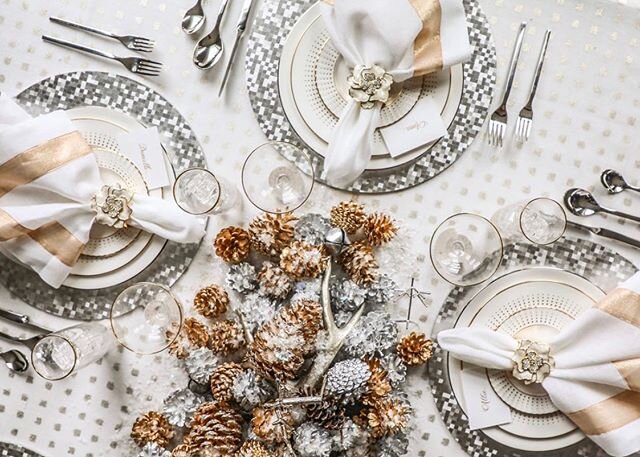 I hope you all have had a Merry Christmas and you bellies are full! 
Photo @danielle.delvalle 
Client @tableanddine 
Tabletop @nomiknyc + @lenoxusa