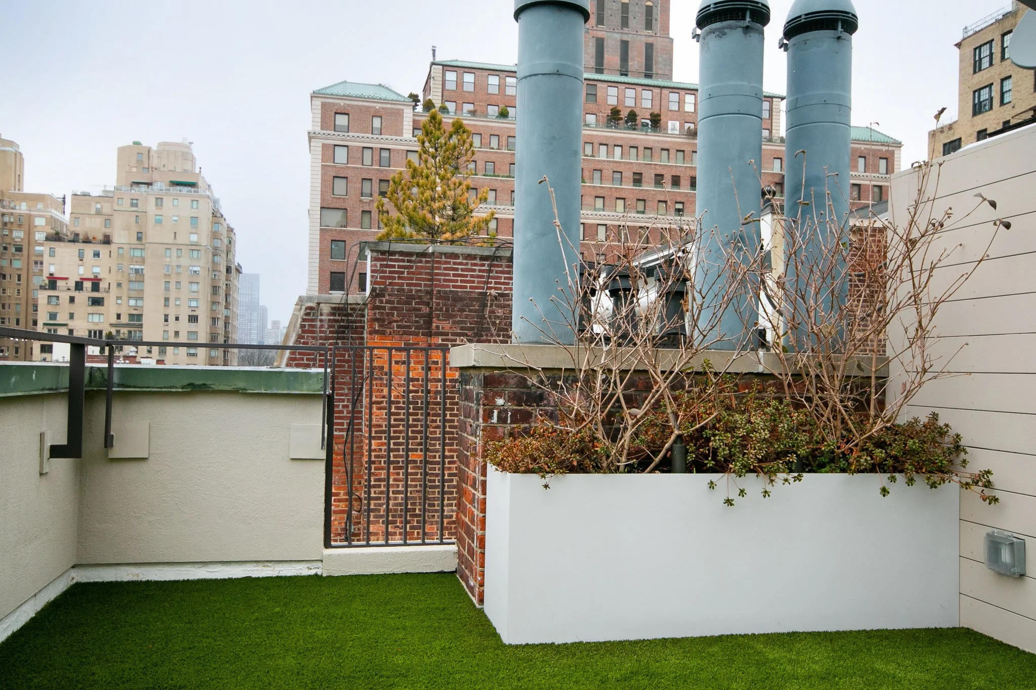 12_UPPER EAST SIDE ROOFTOP_custom metal planter winter.jpg