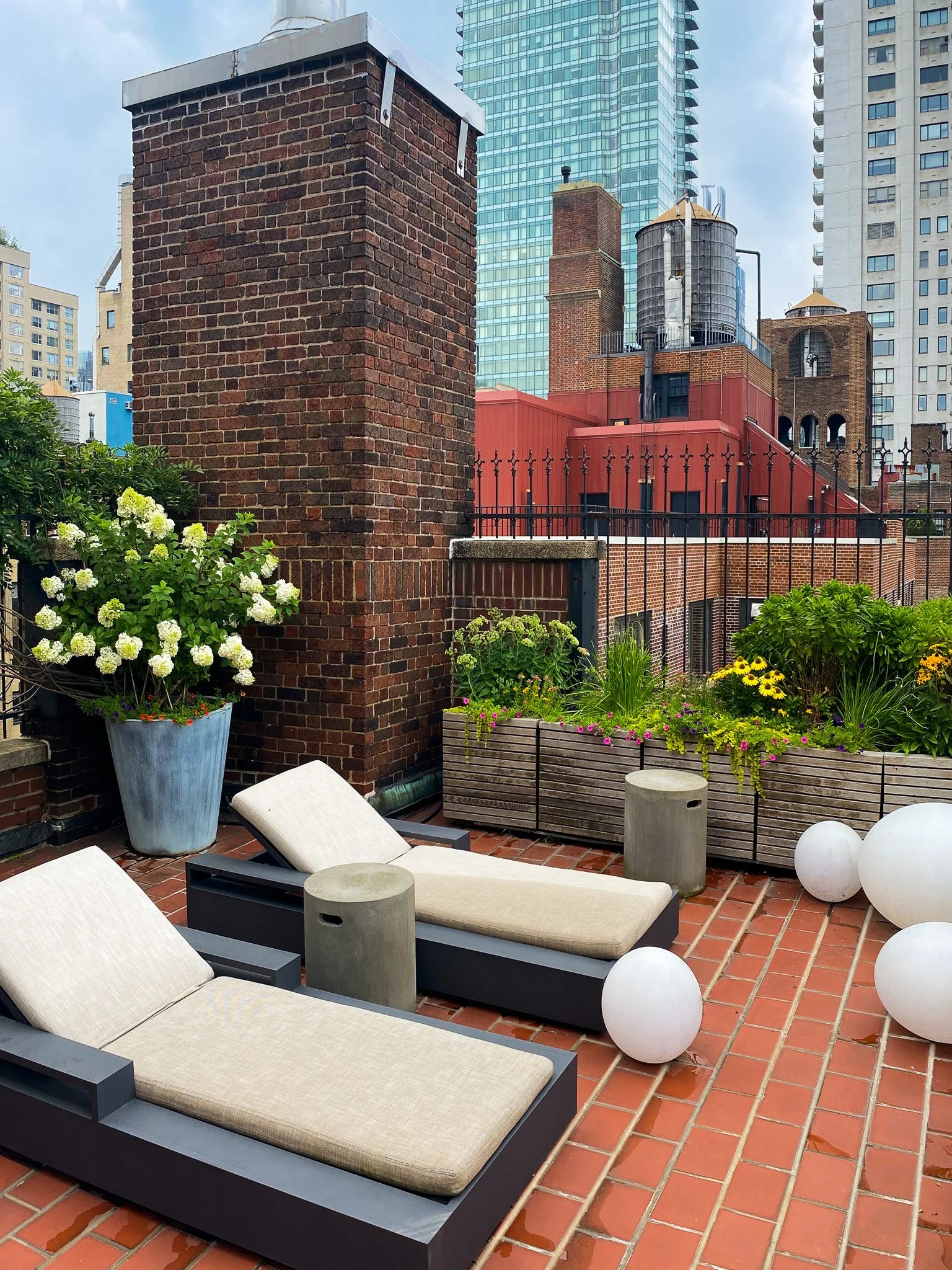 Penthouse uper east side planter and chaise 13.jpg