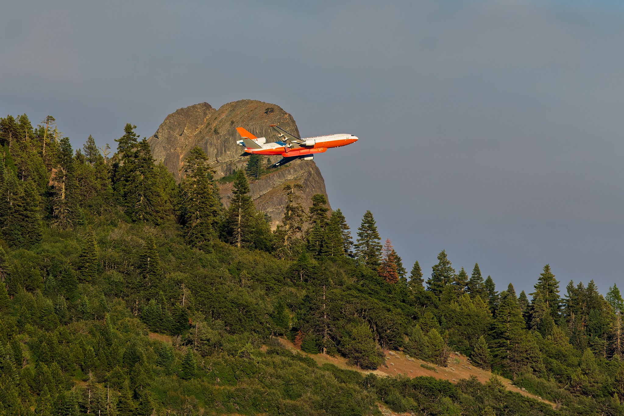 Tanker 914 and Pilot Rock during the 2018 Klamath Fire