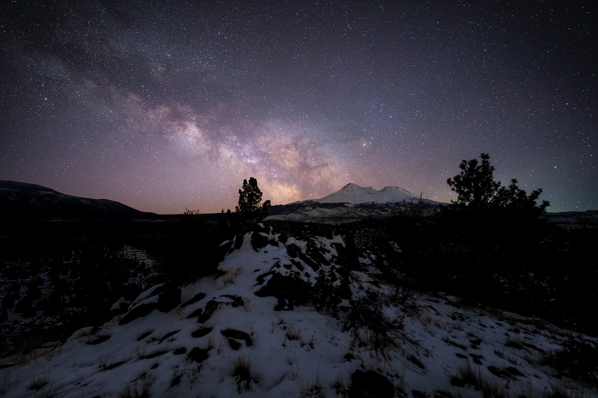 The Milky Way rises Over Mt. Shasta February 2026