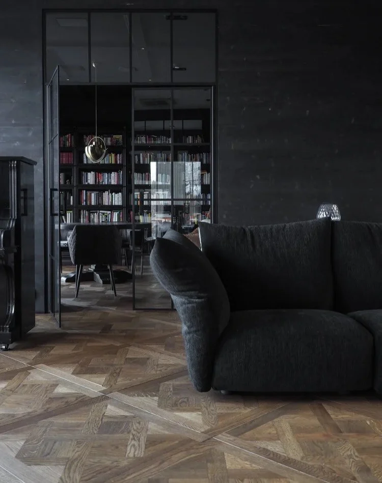 Tunnelmallinen, kodikas ja ylellinen CLT koti, johon sain tehd&auml; kokonaisvaltaisen sisustussuunnittelun. Olin mukana projektissa heti tilasuunnittelun viimeistelyst&auml; alkaen ja vastasin pintojen ja valaistuksen lis&auml;ksi my&ouml;s irtokalu