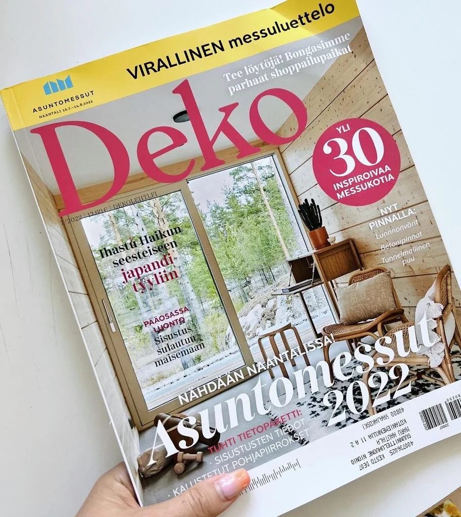 Deko-lehden kansi, Asuntomessut 2022, sisustus- ja messuteemat, ikkuna metsämaisemaan.