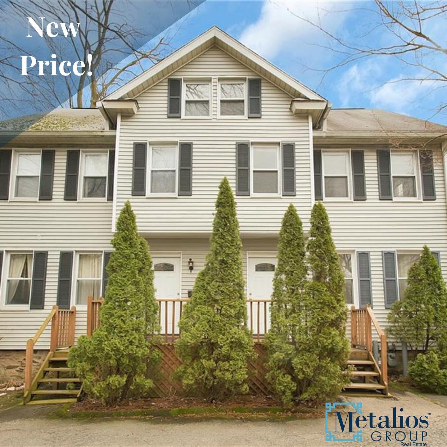 ✨NEW PRICE!✨ 25 Valley Rd, #25 in Greenwich, CT. 

CHIC &amp; MODERN! 3 bed, 4 bath.

Ideally located near shops, restaurants, &amp; school! 

Renovated kitchen, gorgeous hardwood, wide trimmed windows, crown molding give this home lots of character 