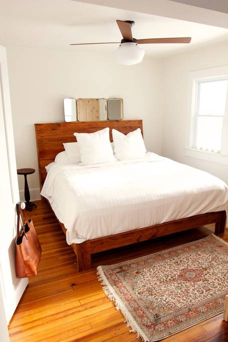 kingbedfarmhouse.jpg