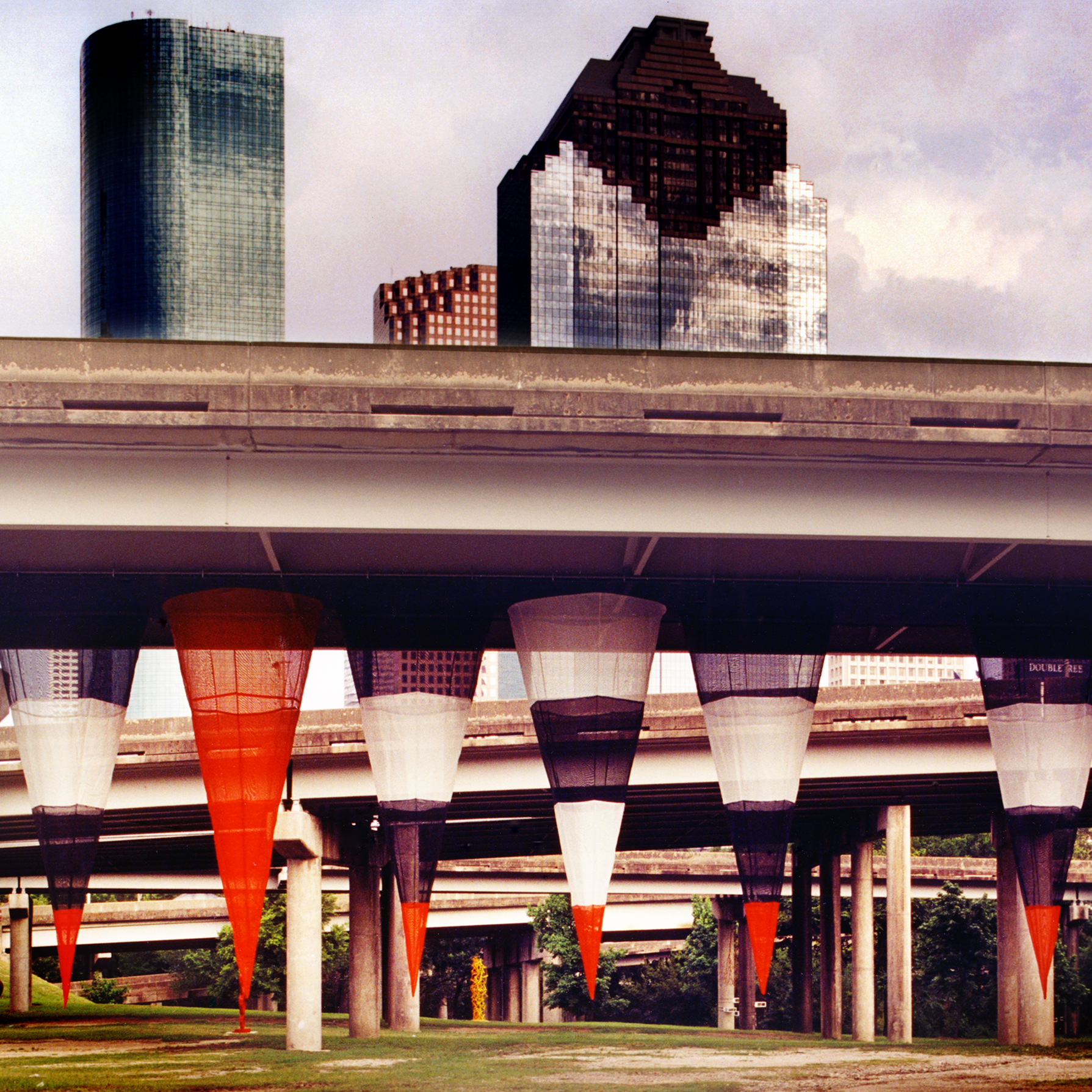 HOU_Echelman_PhotoStudioEchelman_houston.slide_GJH.png