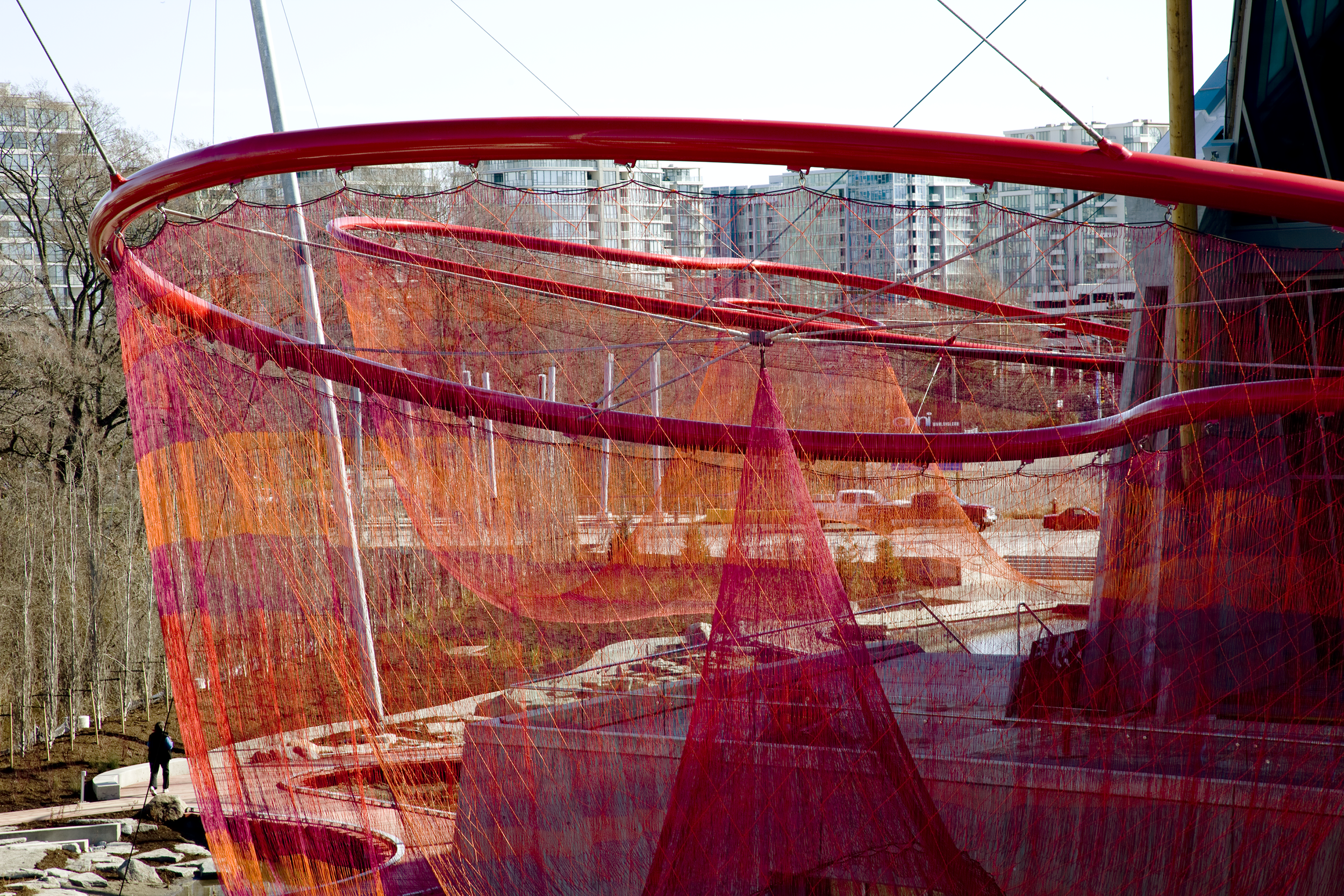 ROO_Echelman_PhotoPeterVanderwarker_0413_YYM.png