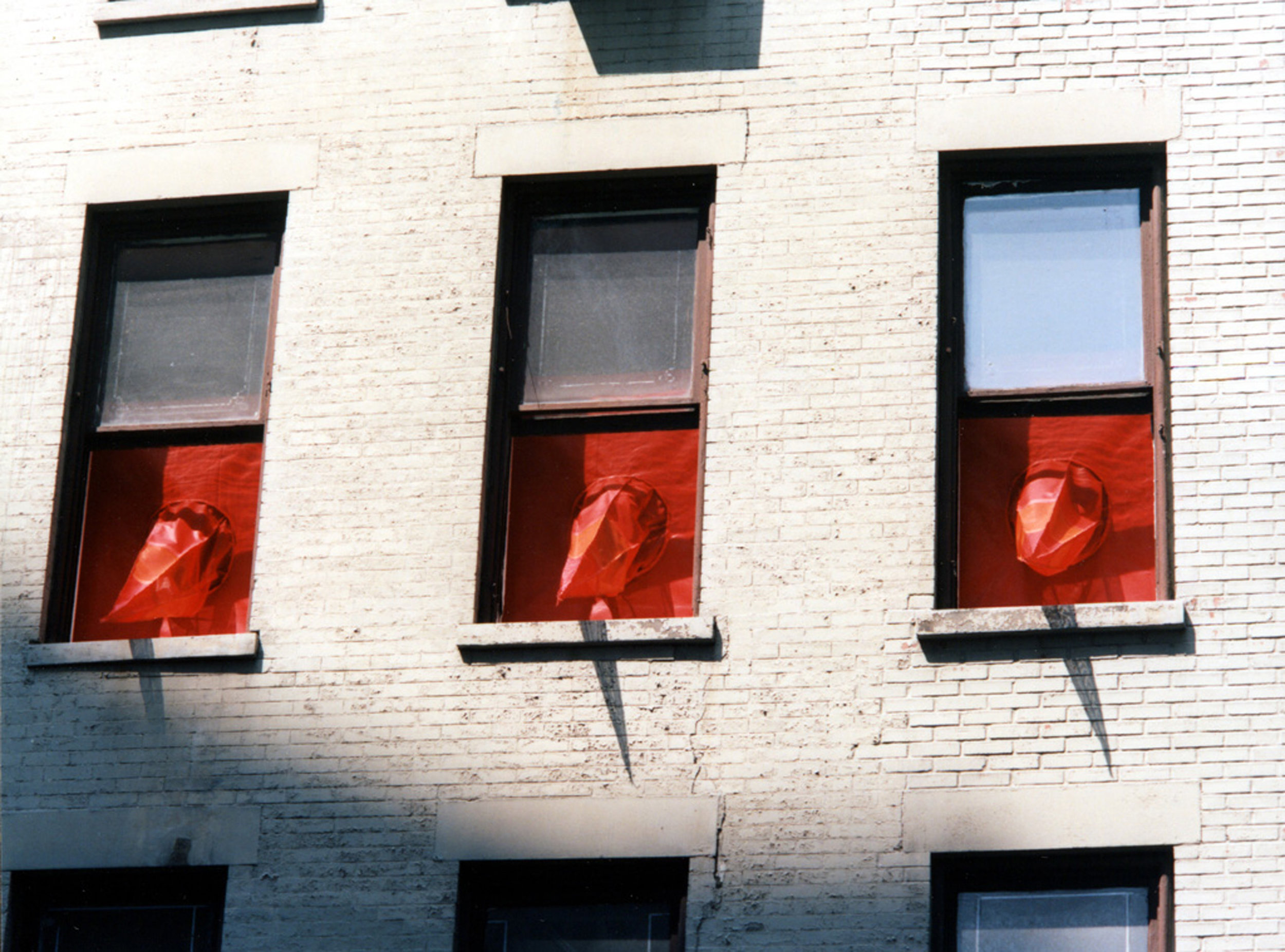 RED SPIKES ON 29TH STREET_Echelman_PhotoStudioEchelman_1.jpg
