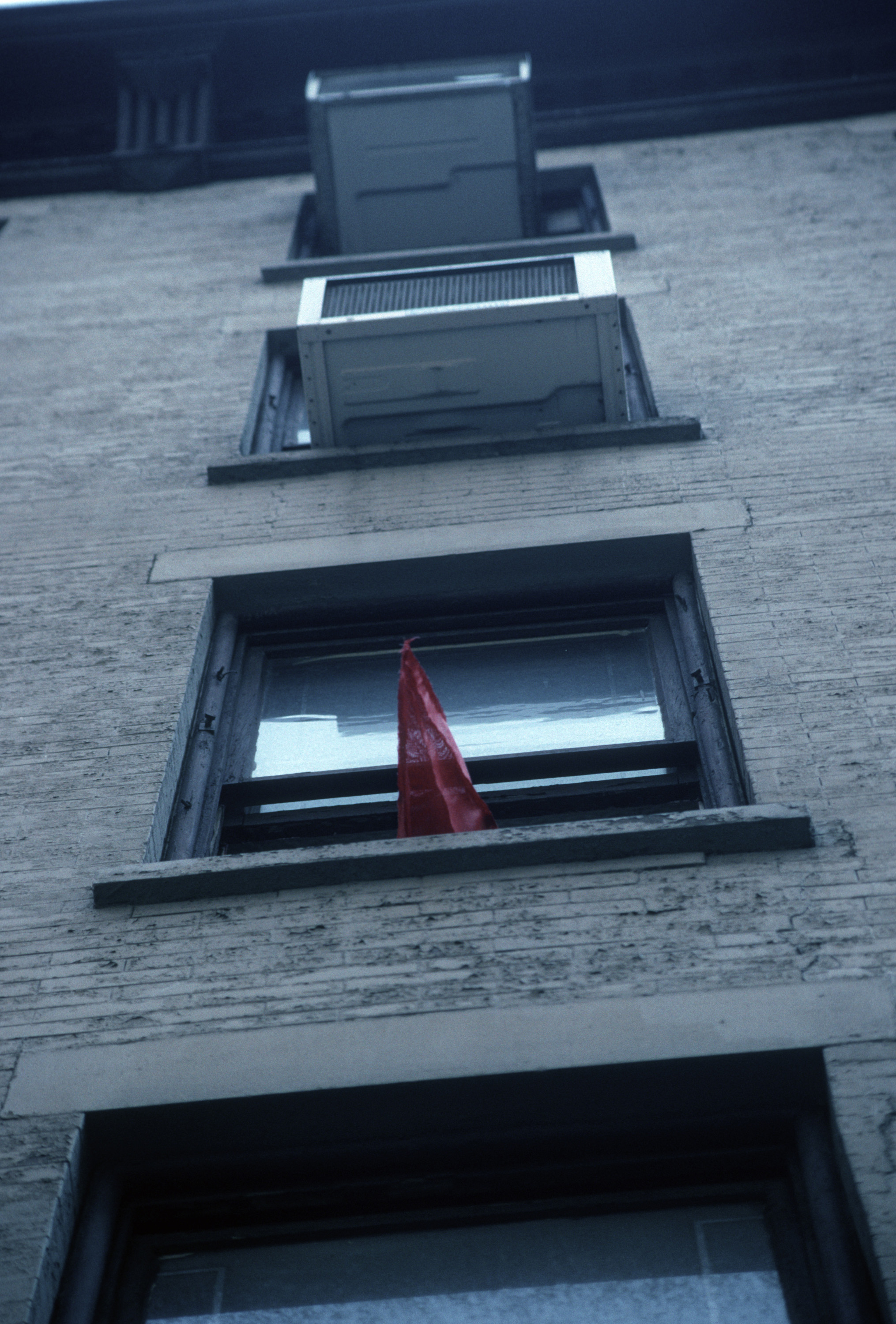 RED SPIKES ON 29TH STREET_Echelman_PhotoStudioEchelman_0012.jpg