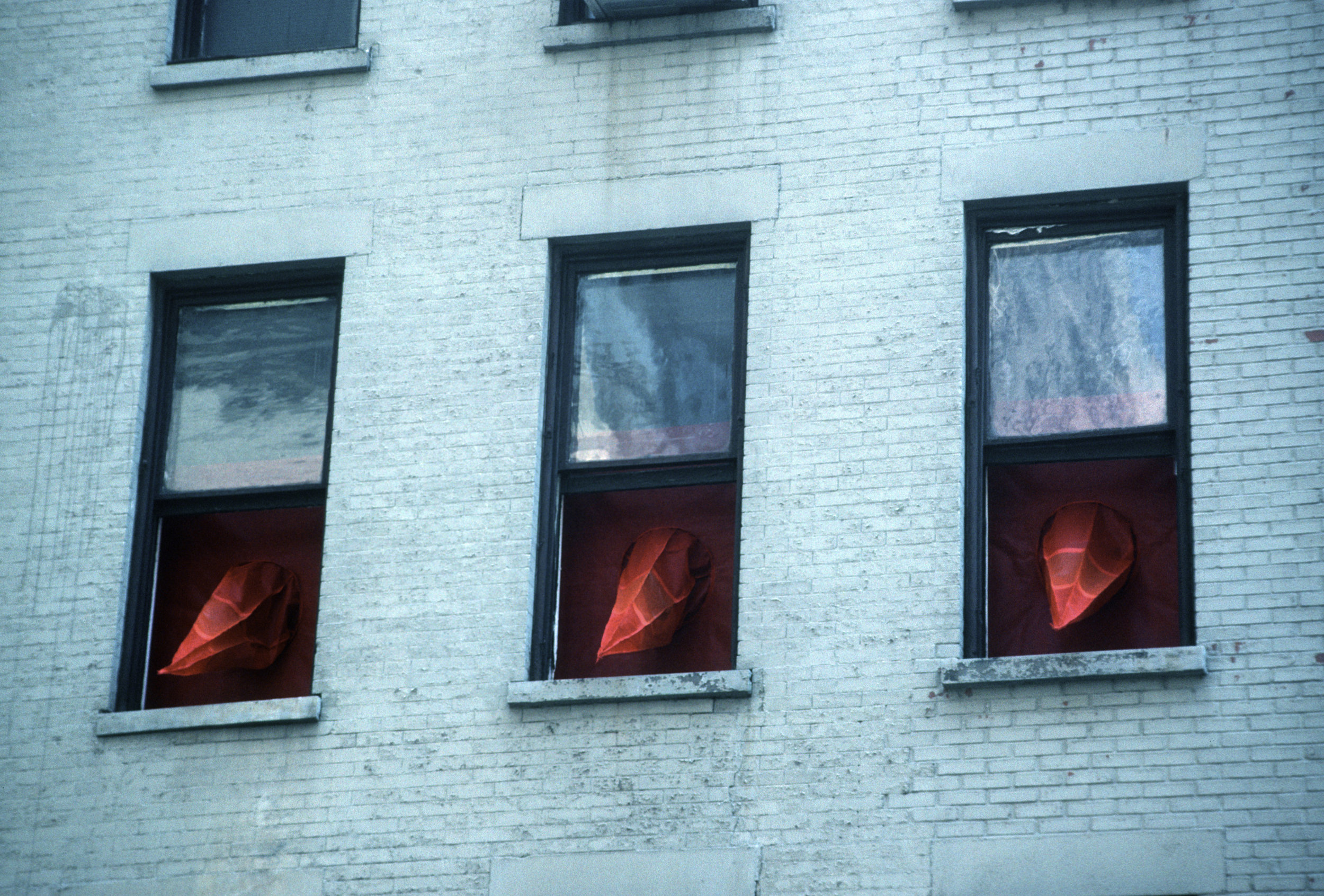 RED SPIKES ON 29TH STREET_Echelman_PhotoStudioEchelman_0015.jpg