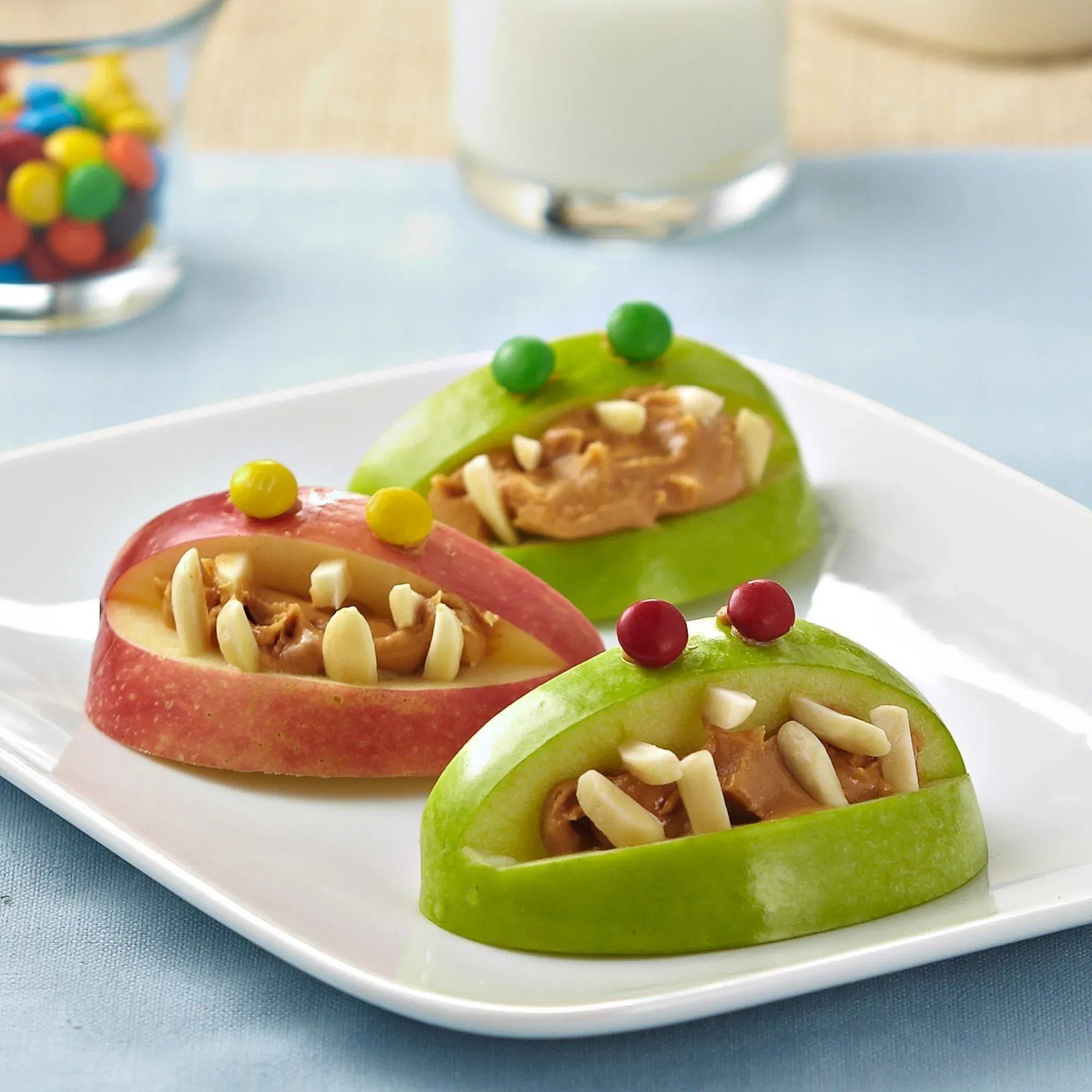 👹🍏 Halloween treats don&rsquo;t have to be loaded with sugar! Try these Monster Apple Bites for a fun, nutritious snack that&rsquo;s perfect for kids and adults alike!

Simply slice apples and spread a little sunflower butter between two slices to 