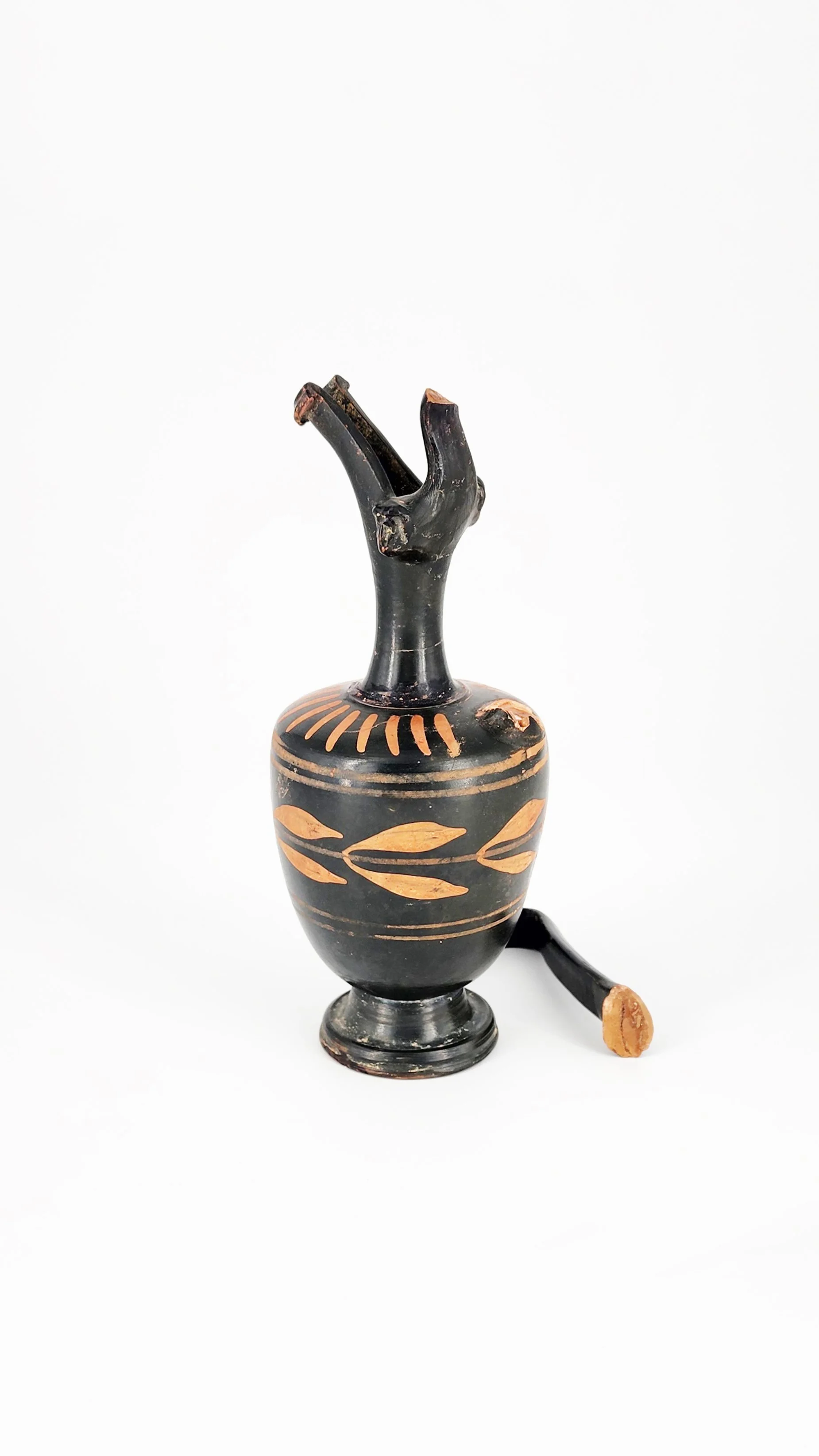 82685 Carney Apulian Xenon Ewer in Red and Black BEF2.jpg