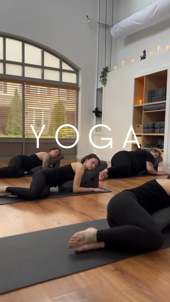 Join our wide range of weekly yoga classes! From all-levels yoga flows to restorative practices with sound baths ✨ There’s something for every body and every mood!
💛 Whether you’re brand new or a seasoned yogi, Pura Vida is here to hel