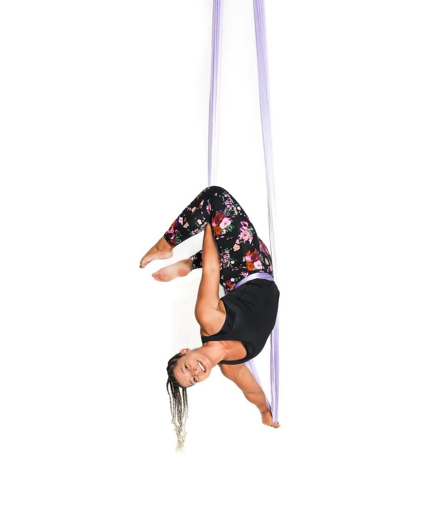 STUDENT SPOTLIGHT: Mya Roberson ✨

Mya first dabbled in aerial in 2016, but it wasn&rsquo;t until 2021 that she stepped into consistent training💪🏻

☀️Her happy place?
Spinning (preferably FAST 😏) on sling, fully in her element.

💜Why Pura Vida? 
