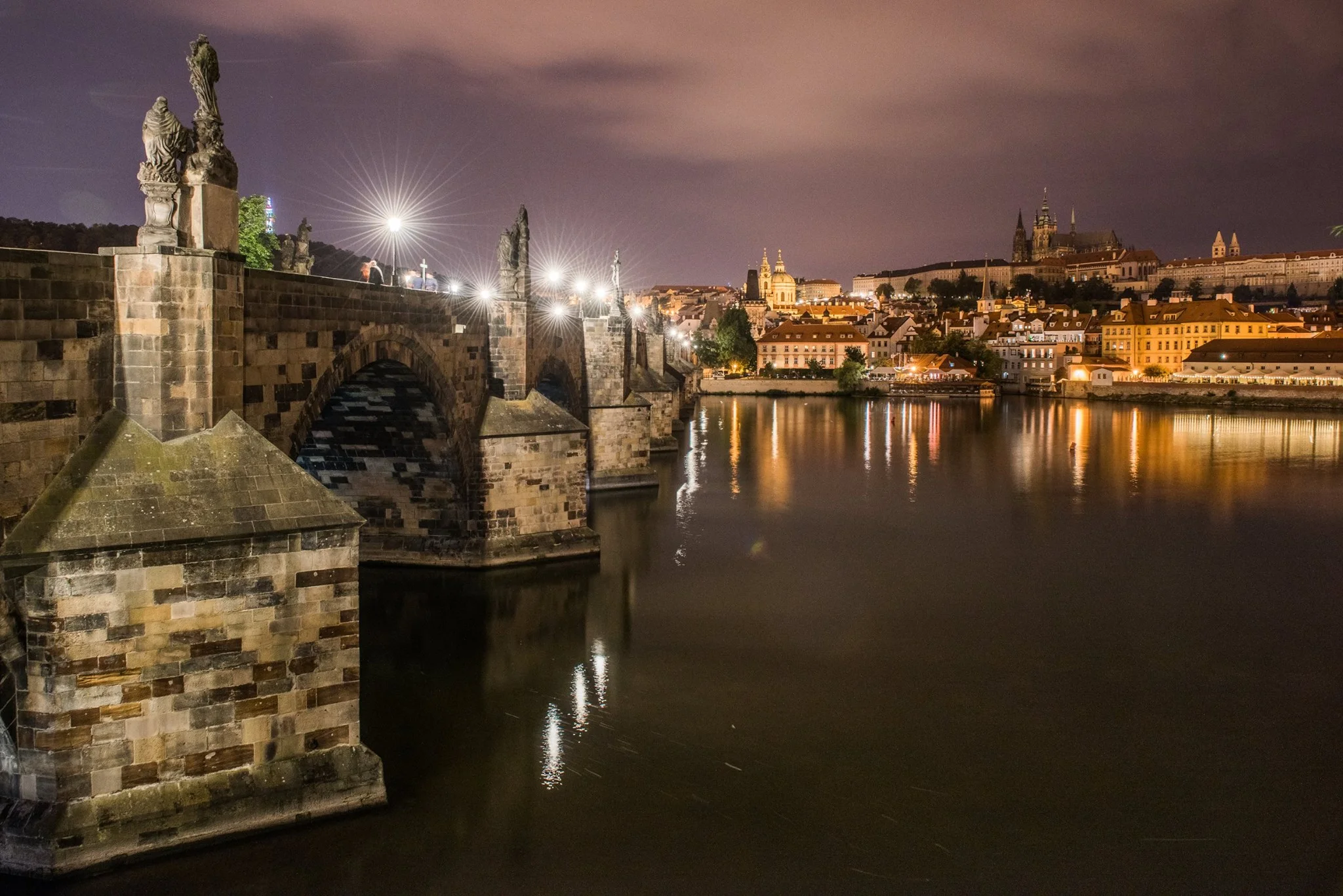 Charles Bridge at night, Prague.jpg