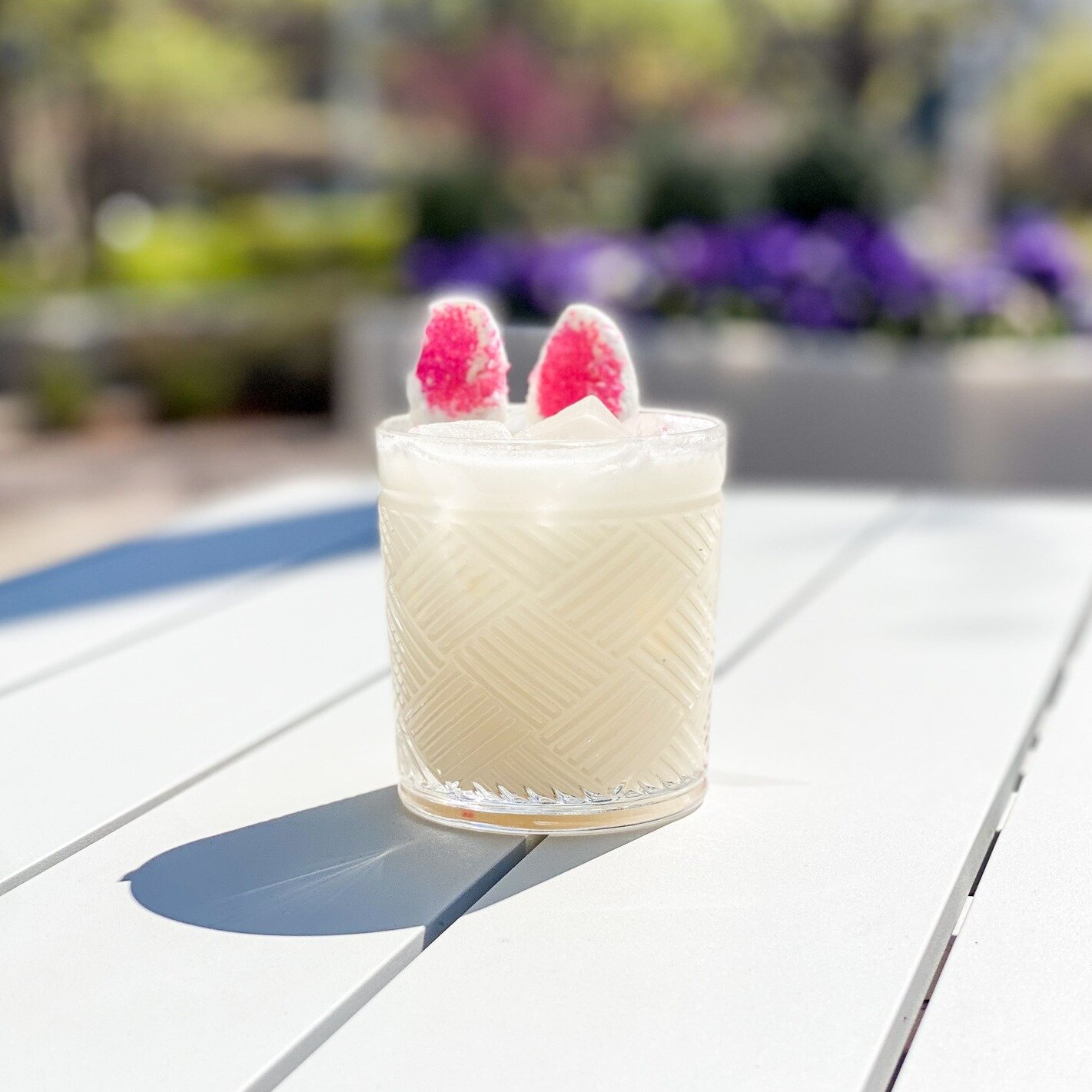 Hop over to Vu this weekend and spend your Easter celebrations with the best Peeps in downtown (besides @enfuegotulsa ). While you're here, ask your waiter to show you the bunny (marg). 

🥂 ch(Ears) to a great Easter! 🥂

#tulsaeats #tulsafoodie #do