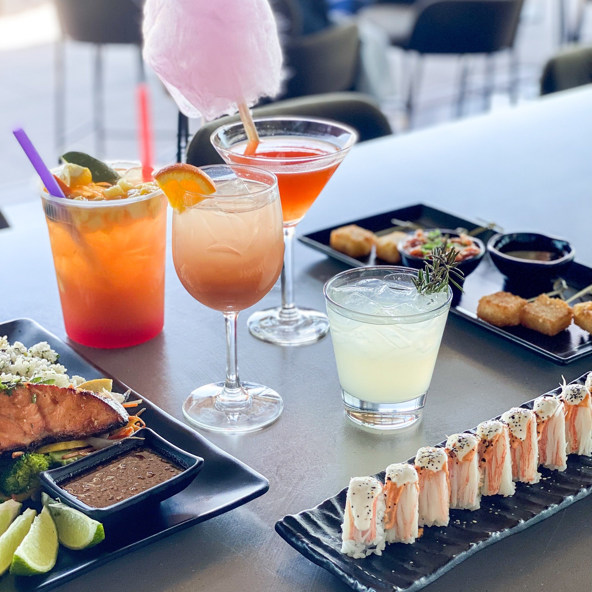 New itr drop 😋 for this week&rsquo;s specials. 

📸 here: 

🍹 32 oz rum punch mega pint 
🍹Love on the brain 
🍹Smoke on the water
🍹Hint of Summer (mocktail)
 🍽 Honey-Sriracha Salmon
🍣 Truffle Crab Roll
🍣 Crispy Rice Tuna Tartare

For more deta