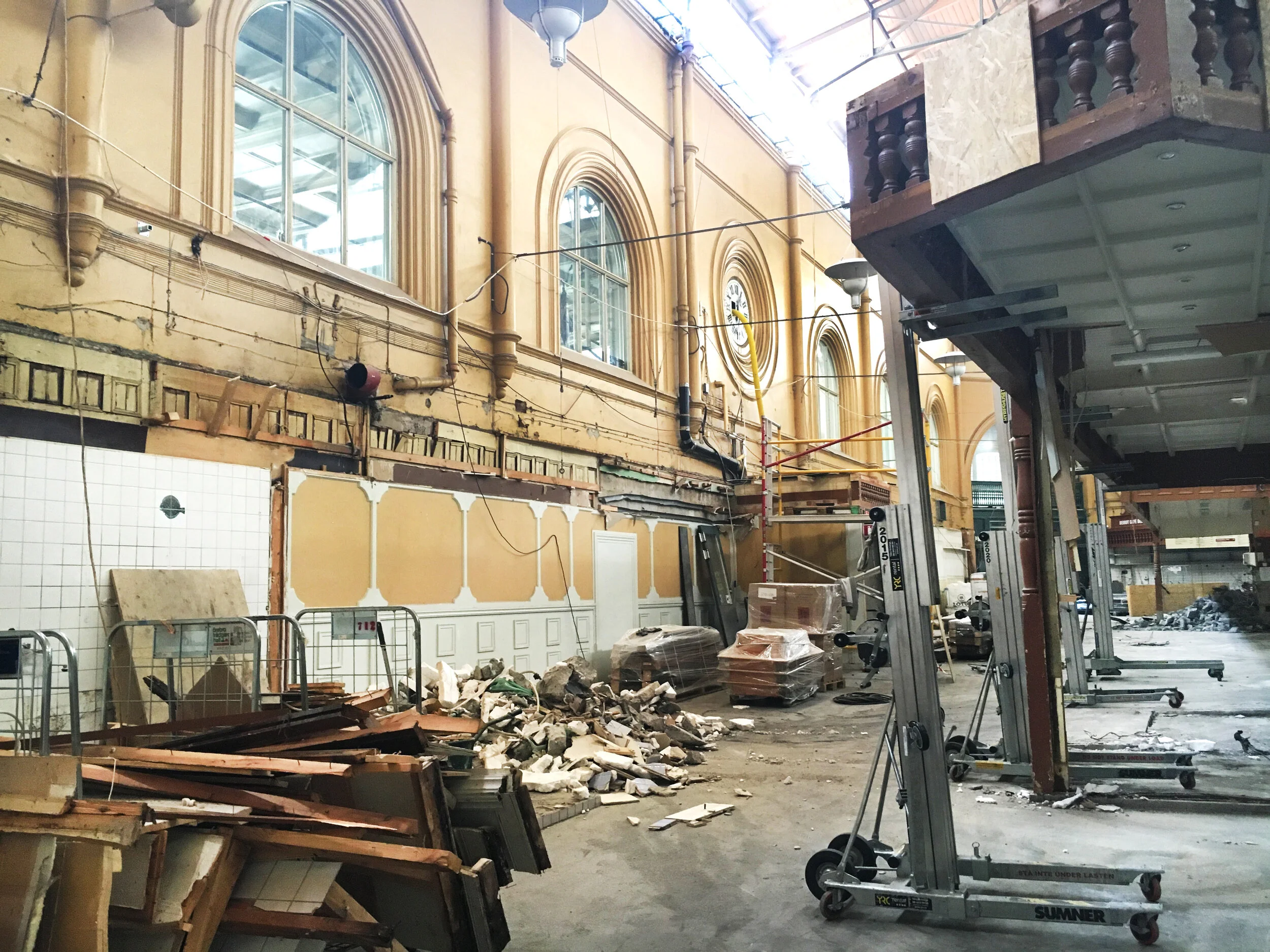 Saluplatserna vilar åter på pelare