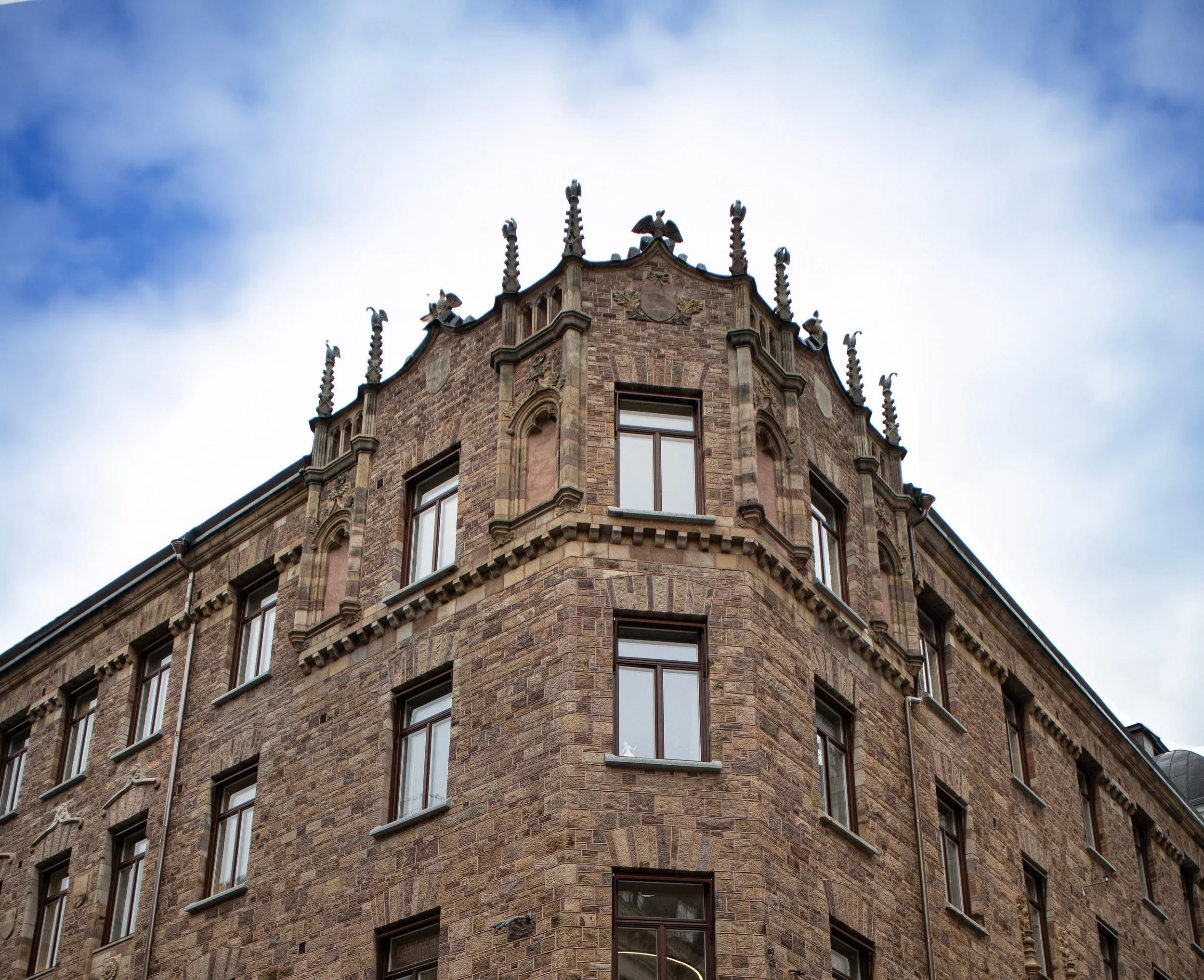 Vildmannen+med+himmel+%2B+butiker.jpg