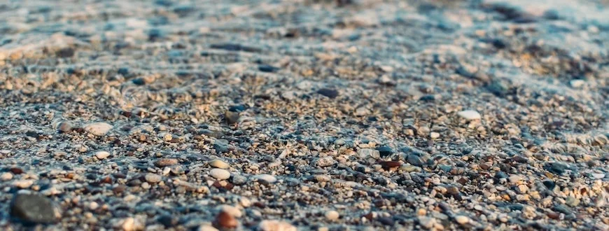 Mikonowicz-pebbles-on-ocean-floor-min.jpeg