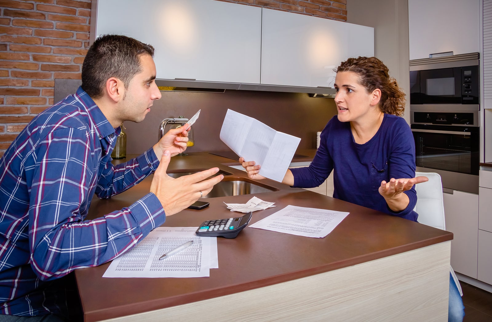 MIKONOWICZ-Angry-young-couple-arguing-min.jpg