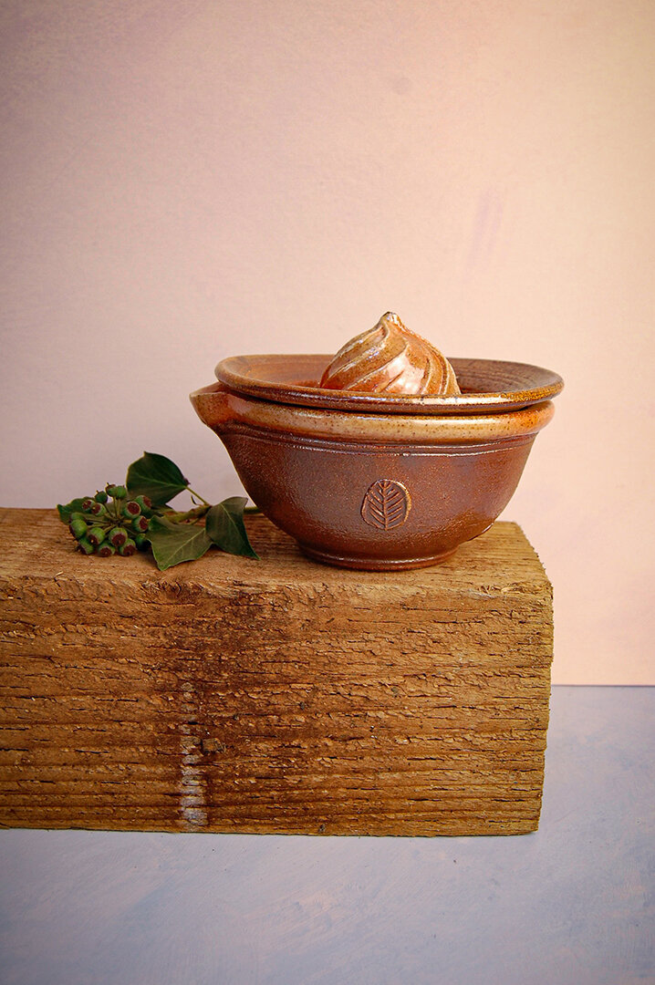 Chocolate brown lemon squeezer