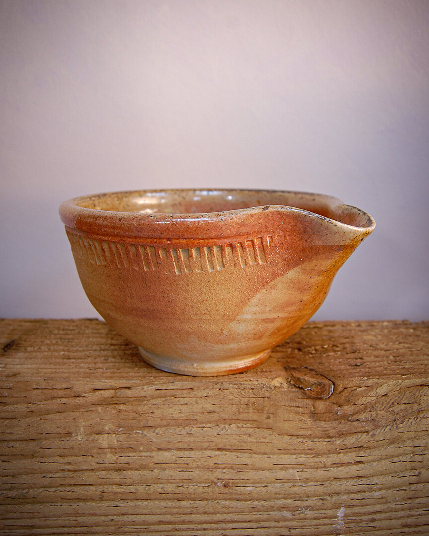 Small pouring bowl